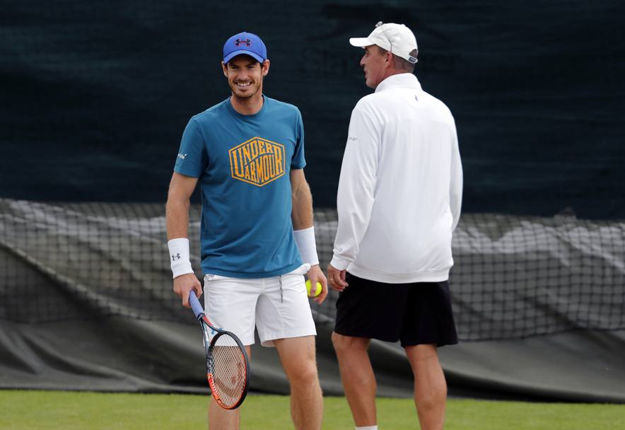 Murray in allenamento con il coach personale Ivan Lendl (Ap)